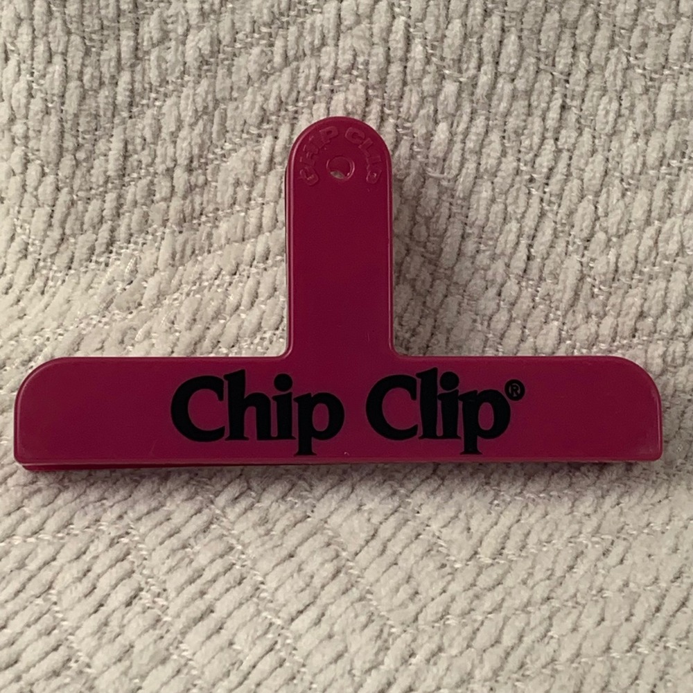 Vintage Chip Clip Bag Sealer Magenta Pink Wide Plastic Spring Loaded Kitchen